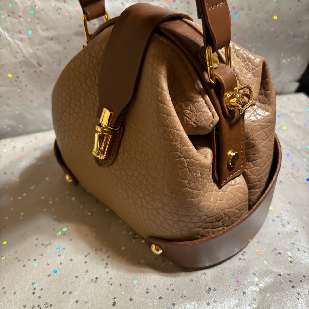 Tan/brown soft vegan leather Hand Bag w/crossbody strap (approx 7 1/2x6 1/2)